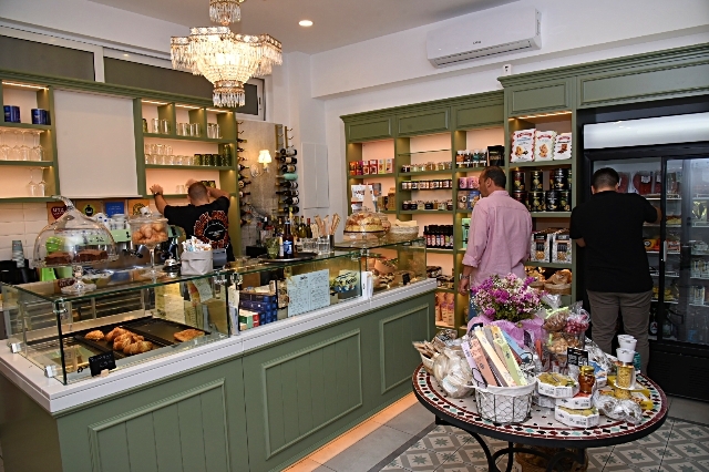 ΚΑΦΕΤΕΡΙΑ CAFE DE MERCADO ΠΑΤΡΙΑΡΧΟΥ ΜΑΞΙΜΟΥ ΕΝΟΡΙΑ ΧΡΙΣΤΟΥ ΚΑΛΥΜΝΟΣ ΔΩΔΕΚΑΝΗΣΑ ΓΕΡΑΚΙΟΣ ΕΥΣΤΡΑΤΙΟΣ