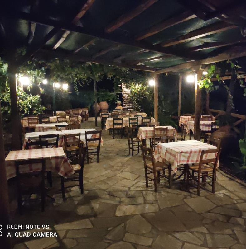 ΤΑΒΕΡΝΑ ΧΩΡΟΣ ΕΚΔΗΛΩΣΕΩΝ Ο ΒΑΓΓΕΛΗΣ ΤΣΑΓΚΑΡΑΔΑ ΜΑΓΝΗΣΙΑ