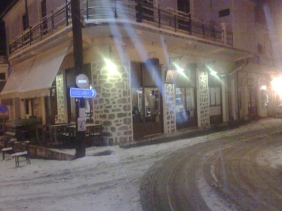 ΠΑΡΑΔΟΣΙΑΚΗ ΤΑΒΕΡΝΑ ΕΝ ΒΕΛΒΕΝΤΩ ΒΕΛΒΕΝΤΟΣ ΚΟΖΑΝΗ ΠΑΠΑΓΟΡΑΣ ΒΑΣΙΛΕΙΟΣ