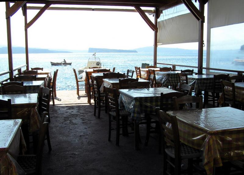 ΕΣΤΙΑΤΟΡΙΟ ΤΑΒΕΡΝΑ LAMBROS ΚΟΡΦΟΣ ΘΗΡΑΣΙΑ